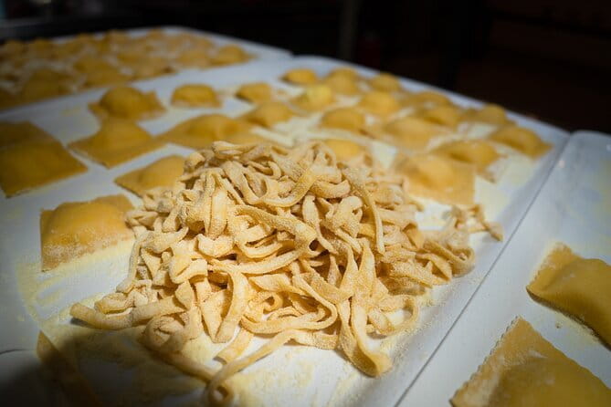 3 Hour Florence Pasta Making & Unlimited wine - Making two pasta dishes from scratch