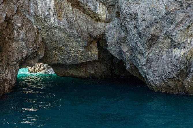 3 Hours Private Boat Tour of Capri with Pasta and Prosecco - Key points at a glance