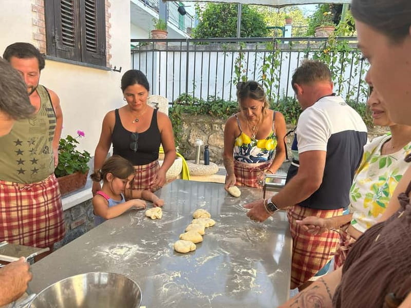 Amalfi Cooking class: tagliatelle, mozzarella and tiramisù - A farmhouse class instead of a restaurant meal