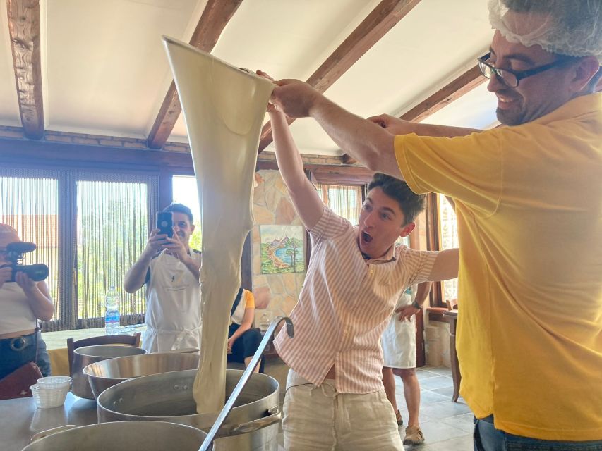 Amalfi Cooking class: Tiramisù, mozzarella and Pasta - Arriving at the Pianillo farmhouse