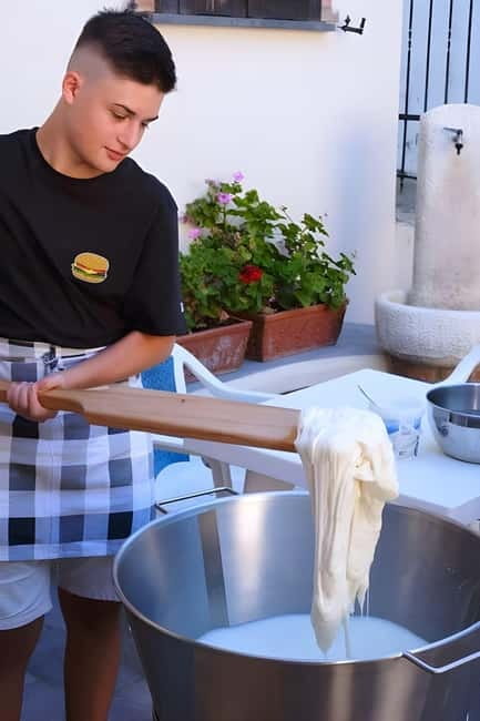 Amalfi: Make Gnocchi, Mozzarella and Tiramisù - Turning farm milk into mozzarella