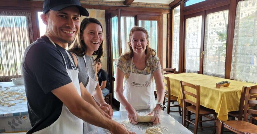 Amalfi: Make tagliatelle, mozzarella and tiramisù - Making tagliatelle from the vegetable garden