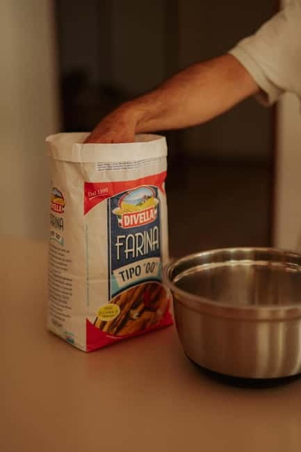 Amalfi: Tagliatelle, Mozzarella & Tiramisù Cooking Workshop - Making mozzarella with your own hands