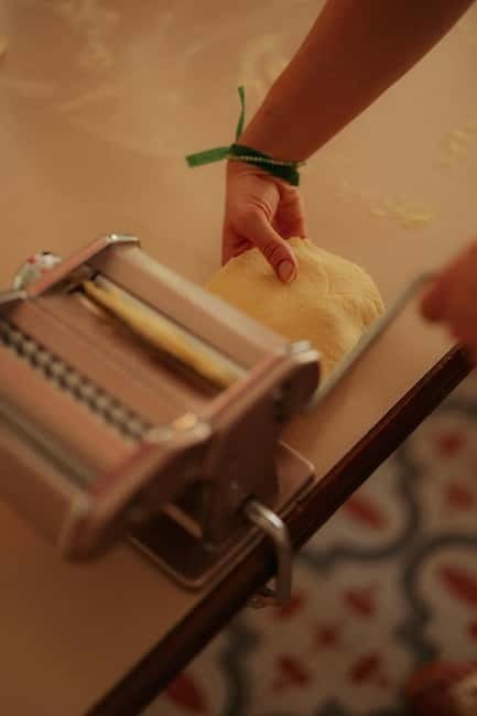 Amalfi: Tagliatelle, Mozzarella & Tiramisù Cooking Workshop - Building tiramisù in creamy layers