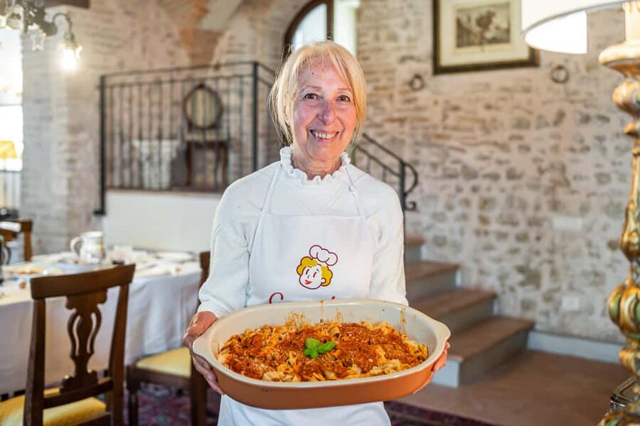 Assisi: Pasta Making Class with Mamma - Starting with prosecco, nibbles, and local conversation