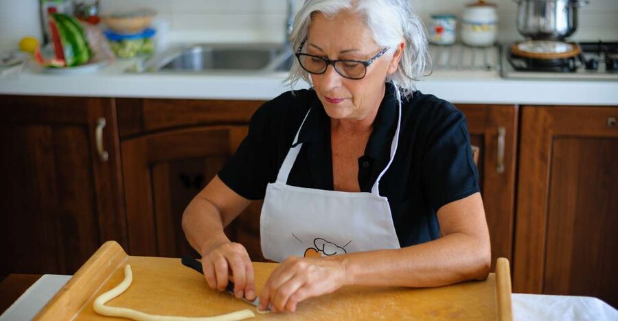 Bari: Pasta & Tiramisu Class at a Local's Home - What this Bari home cooking class really offers