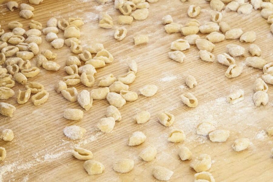 Bari: Pasta & Tiramisu Cooking Class at a Local's Home - Rolling sfoglia and making two pasta types