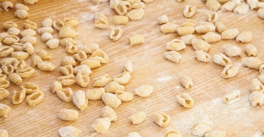 Bari: Pasta & Tiramisu Cooking Class at a Local's Home - Starting with prosecco and local snacks