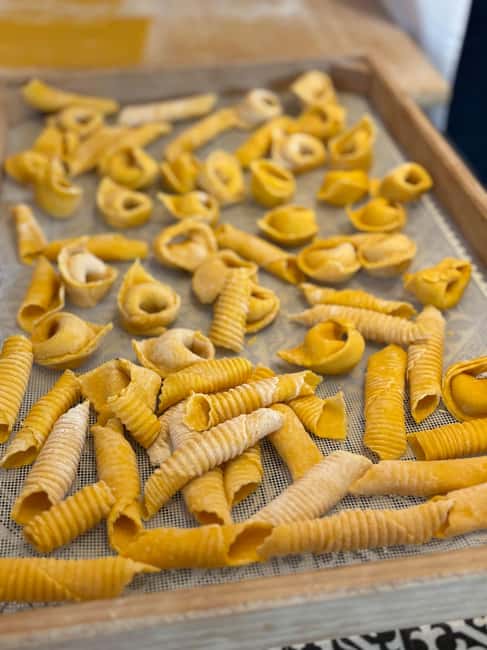 Bologna: 3 Pastas, Tiramisu and Unlimited Wine Tasting - Two sauces, two different lessons
