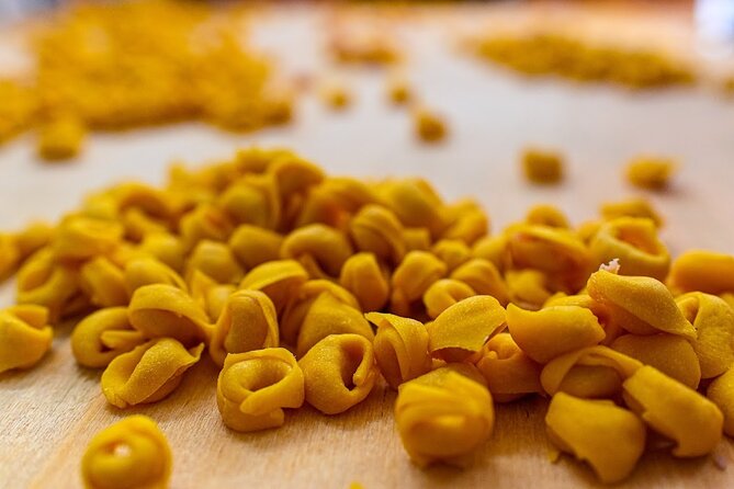Bologna Food & Market Tour with 6 Tastings, Pasta, Wines & More - San Petronio and Bologna’s Historic Center