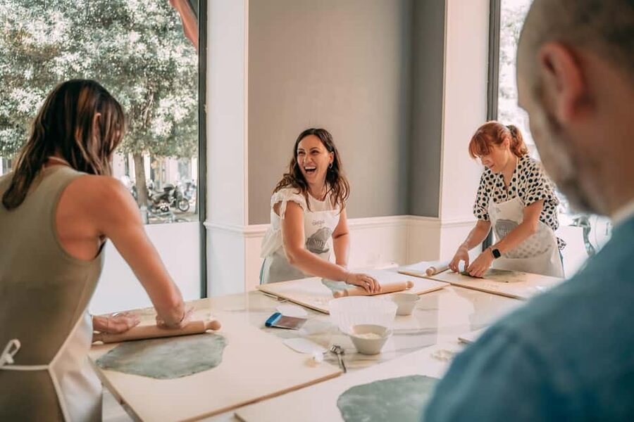Bologna: Original Lasagna & Gelato Class at a Cooking School - Why Bolognese lasagna is different