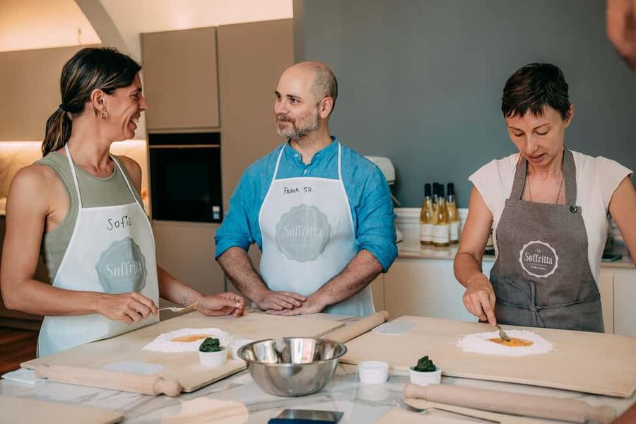 Bologna: Original Lasagna & Gelato Class at a Cooking School - Béchamel, ragù, and the art of layering