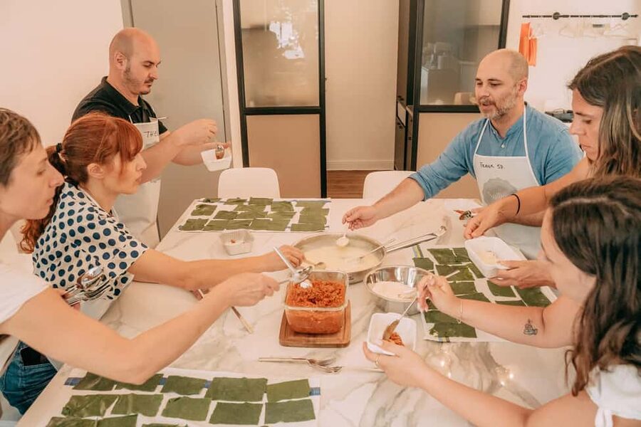 Bologna: Original Lasagna & Gelato Class at a Cooking School - Seasonal gelato while the lasagna bakes