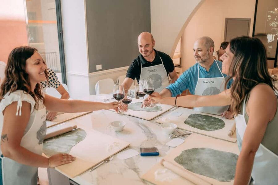 Bologna: Original Lasagna & Gelato Class at a Cooking School - Meeting point and practical timing
