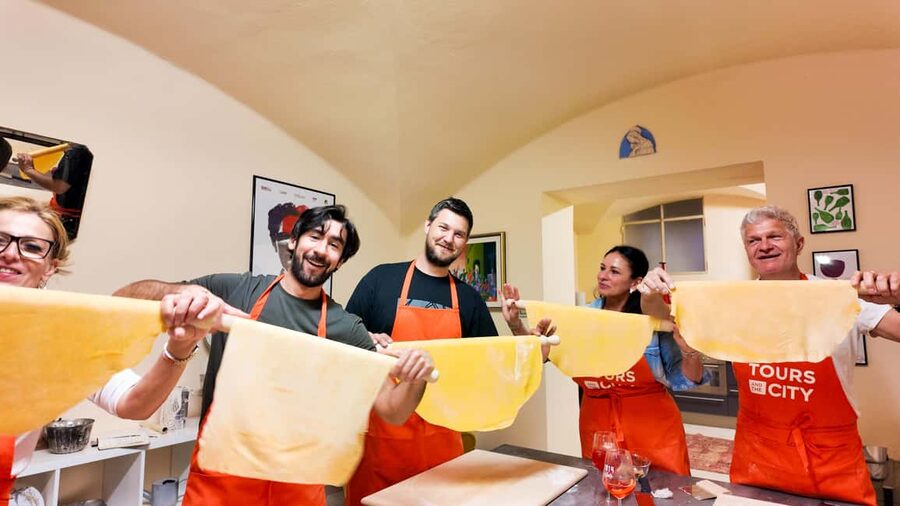 Bologna: Pasta Cooking Class, Ragu, Spritz, Wine & Gelato - Arriving in central Bologna with an appetite