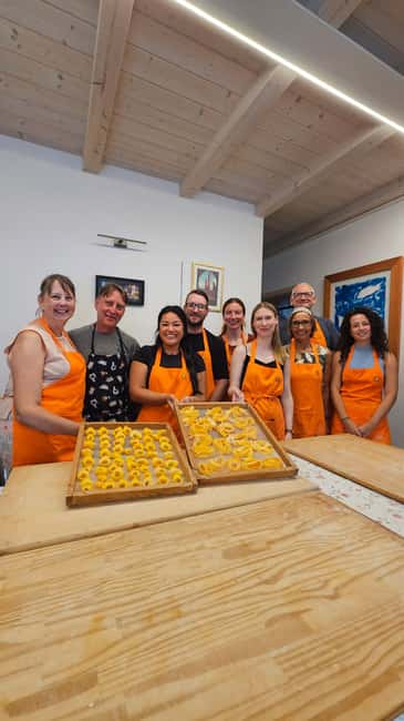 Bologna: Pasta Cooking Class, Ragu & Wine with Local Host - Key points at a glance