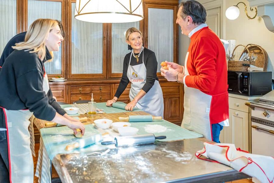 Bologna: Tagliatelle Pasta and Bolognese Sauce Class - Aperitivo, conversation, and the home-cook setting