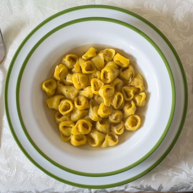 Bologna: Tortellini Masterclass at a Local's Home - Starting with prosecco and a local welcome