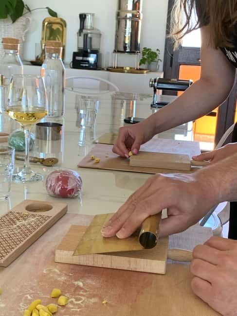 Cagliari: Pasta Cooking Class with 3-Course Dinner - Meeting Ovan and settling into the kitchen