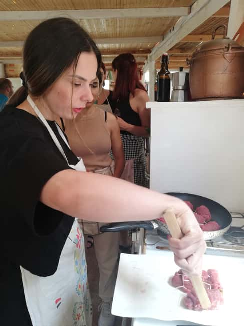 Ceglie Messapica: Orecchiette Pasta Making Class with Meal - The four-hour program, from aperitif to dinner