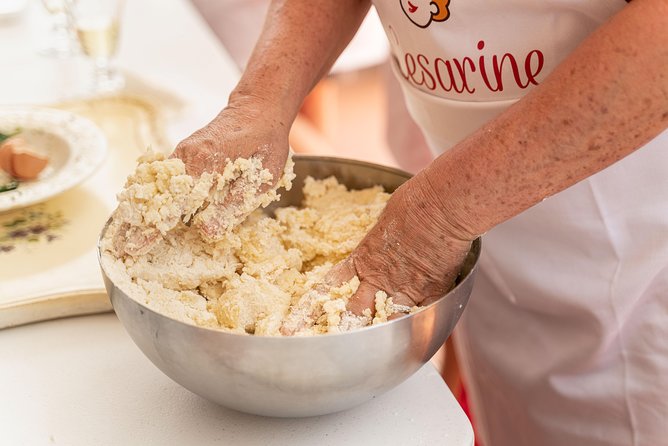 Cesarine: Small group Pasta and Tiramisu class in Alberobello - Arriving from Alberobello or Locorotondo