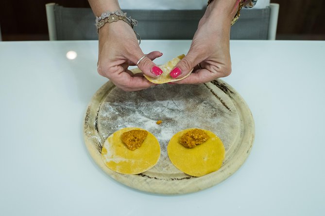 Cesarine: Small group Pasta and Tiramisu class in Bergamo - Why a home kitchen changes the experience