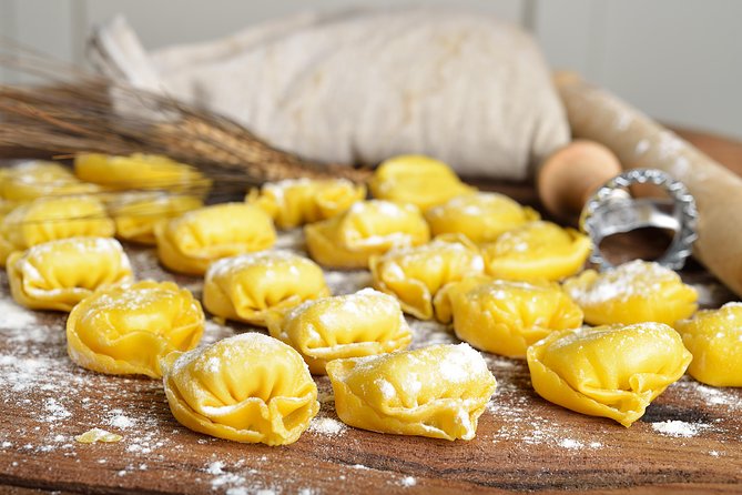 Cesarine: Small group Pasta and Tiramisu class in Siena - Arriving for the Three-Hour Class