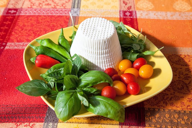 Cesarine: Small Group Pasta and Tiramisu Class in Sorrento - English, group size, and communication