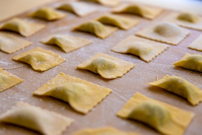 Cesarine: Small group Pasta and Tiramisu class in Viareggio - Small-group size and the question of language