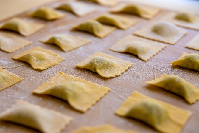 Cesarine: Small group Pasta and Tiramisu with Mamma in Lucca - Who Should Book This Lucca Experience?