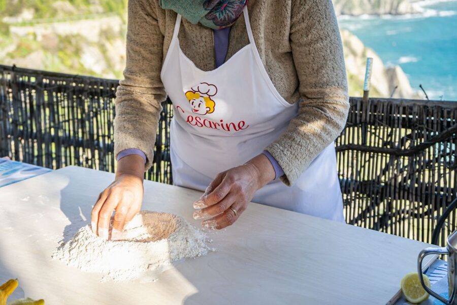Cinque Terre: Gnocchi & Pesto cooking class with seaview - Key points at a glance