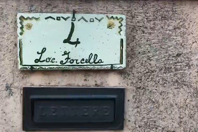 Colorful Tagliatelle & Walnut Ravioli – Home Cooking in Spoleto - Paola’s role in the experience