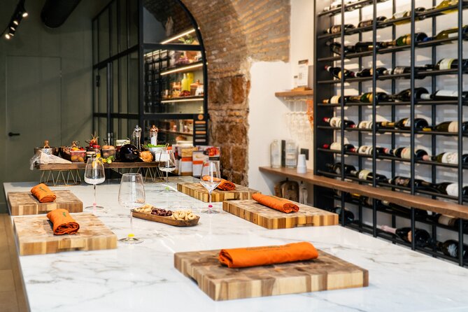 Cook & Dine in Rome: Pizza, Ravioli & Gelato with Unlimited Wine - Starting with snacks, wine, and a friendly welcome