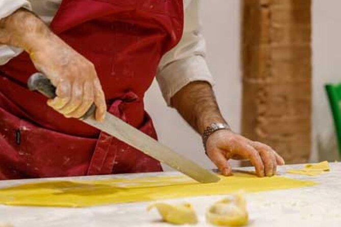 Cooking class with fresh pasta, meat and tastings of 4 wines - Making gnocchi, pici, and tortelli