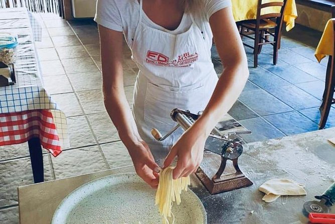 Cooking lesson: tagliatelle, mozzarella and tiramisu - Eating the meal you helped prepare