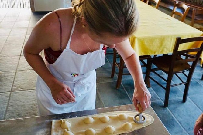 Cooking lesson: tagliatelle, mozzarella and tiramisu - Starting with tiramisu before the savory dishes