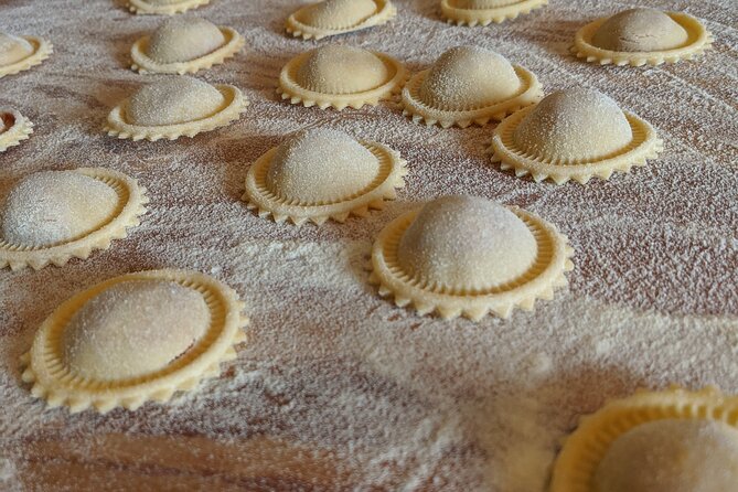 Cooking with us: Pasta Cooking Class in Alicante - Arriving on Calle Teniente Durán at 7:30 pm