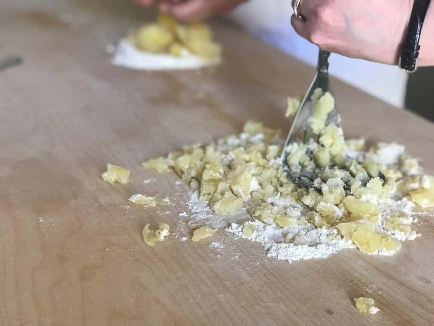 Discover the old market and make fresh pasta - Starting at Scaliger Castle in Villafranca