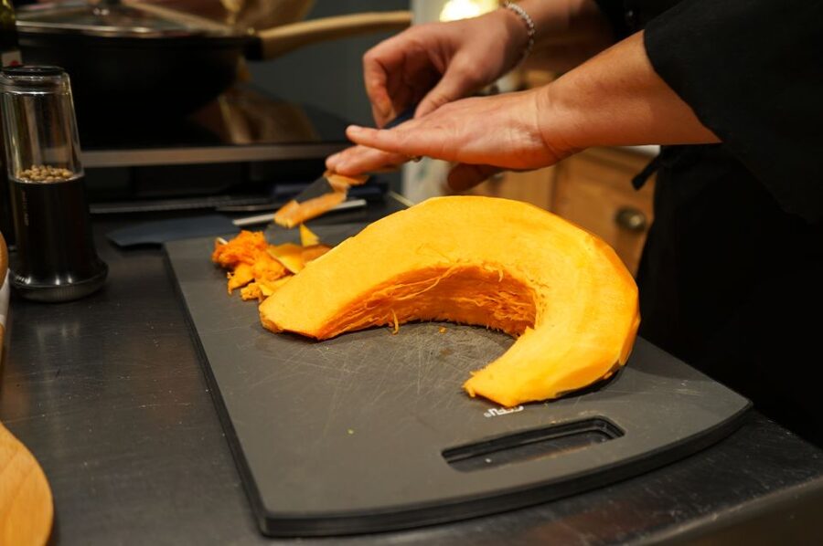 Discover the old market and make fresh pasta - Kneading dough the old-fashioned way