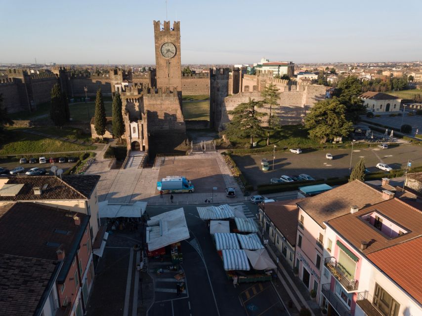 Discover the old market and make fresh pasta - Wednesday market shopping and local ingredients