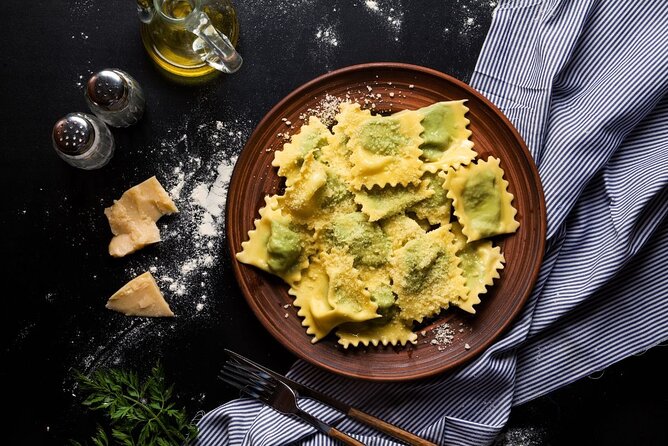 Fettuccine Pasta Cooking Class in Rome City Center - Small group attention, with a social side