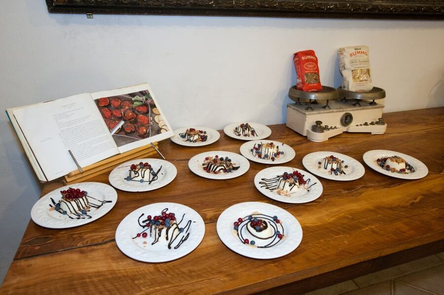 Florence: Authentic Pasta Making Class - A family-style lunch with local wine