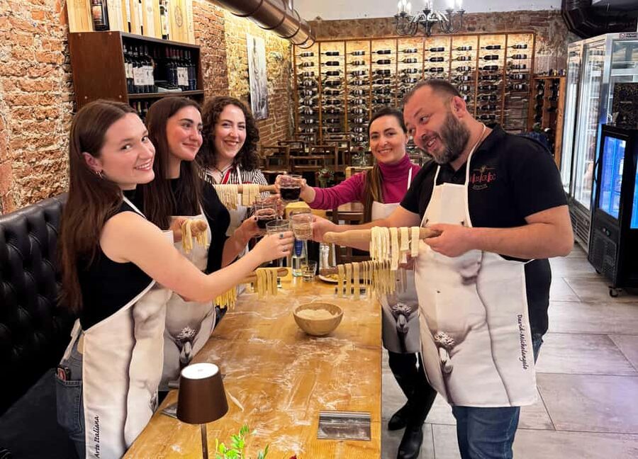 Florence Cooking Class: Ravioli & Pasta & Wine + Gift Apron - Practical Tips for a Smooth Class