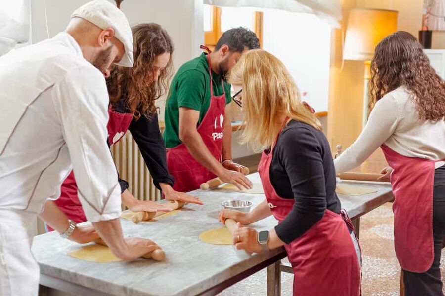 Florence: Lasagna and Spaghetti-Making Class - A Florence cooking class built around dinner