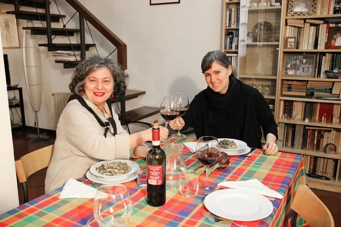 Florence Market Tour and Pasta Class with Food Author Patrizia - Walking from the market to Via Ricasoli