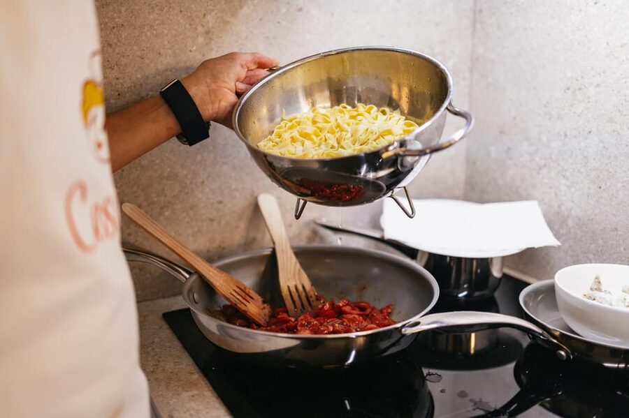 Florence: Pasta and Tiramisu Cooking Class with Local Host - Entering a Florentine home for a three-hour lesson