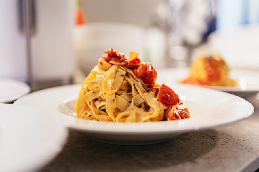 Florence: Pasta and Tiramisu Cooking Class with Local Host - Starting with an aperitivo and local conversation