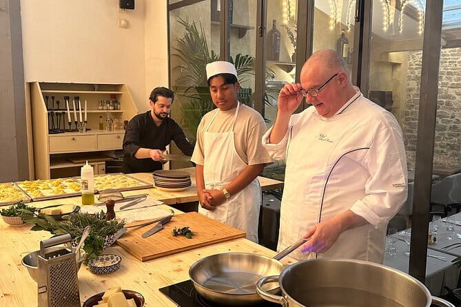 Florence: Pasta Cooking Class with Unlimited Wine - A social dinner, not a private lesson