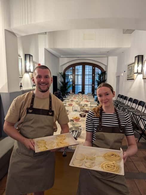 Florence: Tuscan cooking class with handmade pasta and wine - Group size and the social side