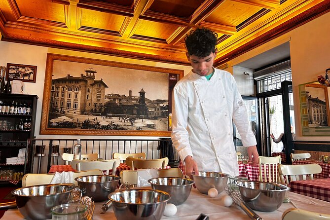Gelato and Fettuccine Pasta Cooking Class in Rome Piazza Navona - A restaurant lunch with bruschetta and wine